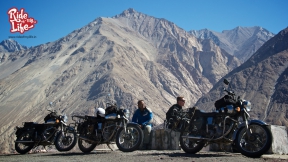 admiring-the-himalayan-peaks