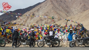 prayer-flags-at-mountain-passes