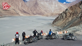 the-mighty-shyok-river-in-the-background